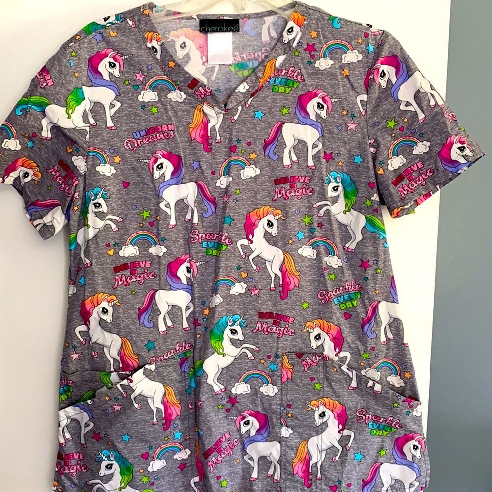Cherokee scrub top- Unicorns